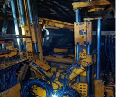 圆柱导轨式煤矿用机载锚杆钻机在神东薄煤层下井施工（掘锚一体机）