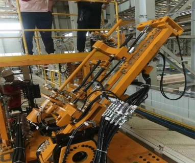 智能锚杆钻机在盾构机上装机使用