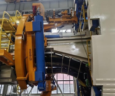 超前钻机在盾构机上装机使用